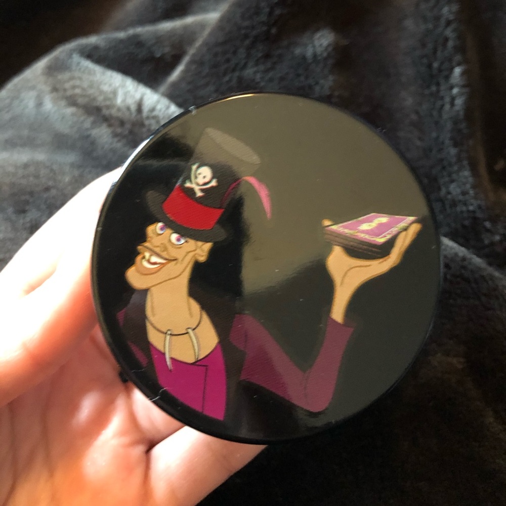 MAC Venomous Villains Magically Cool Liquid Powder